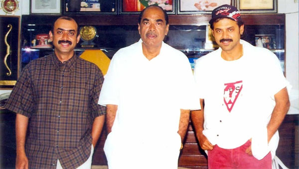 ramanaidu family,suresh babu,venkatesh,suresh babu vs venkatesh,suresh productions  రామానాయుడు ఉన్నంత వరకే..! 